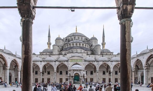 1. 2025 Türkiye Seçimlerinde Siyasi Partilerin Stratejileri 1. 2025 Türkiye Seçimlerinde Siyasi Partilerin Stratejileri