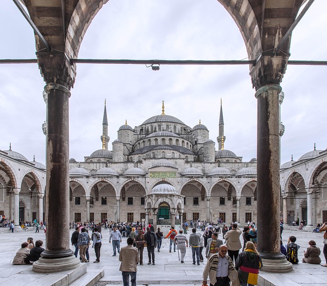 1. 2025 Türkiye Seçimlerinde Siyasi Partilerin Stratejileri 1. 2025 Türkiye Seçimlerinde Siyasi Partilerin Stratejileri